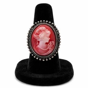 Vintage Cameo ring in Red and Silver